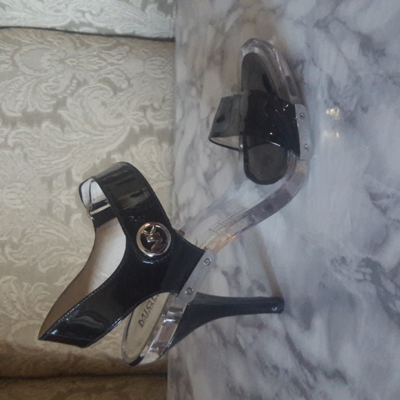 Michael Kors Lani Sandals, Black - Size 9M - Picture 2 of 13